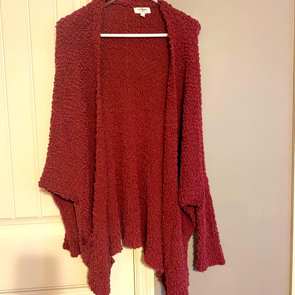 Oversized Umgee popcorn cardigan. Pockets in the front.